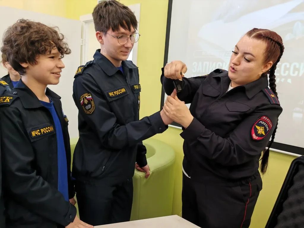🔸 На этой неделе кадеты 7в класса встретились с Алёной Романовой — майором полиции, главным эксперто