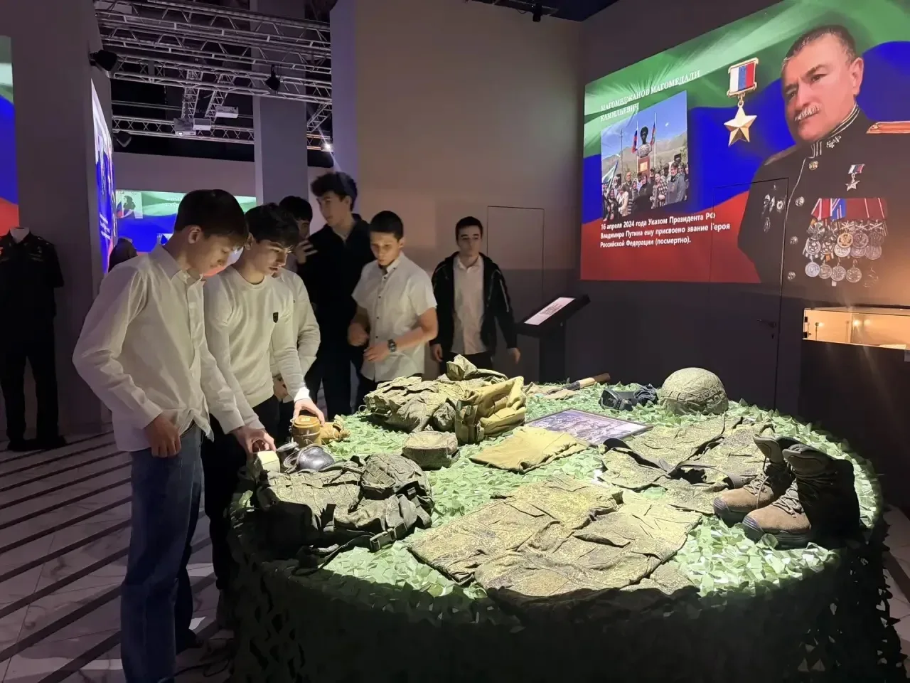 В преддверии Международного дня музеев (18 мая) мы с ребятами посетили музей «Поколение героев», пос