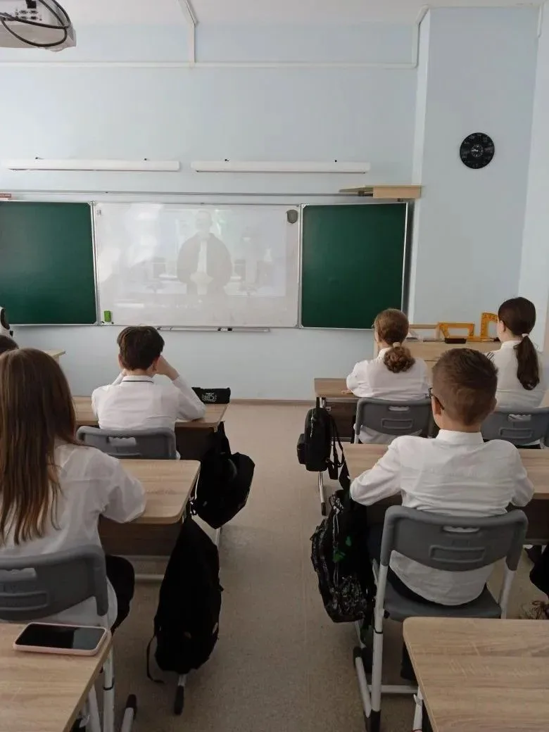 Сегодня, 18 мая, в нашей школе прошло итоговое занятие цикла «Разговоры о важном» в этом учебном год