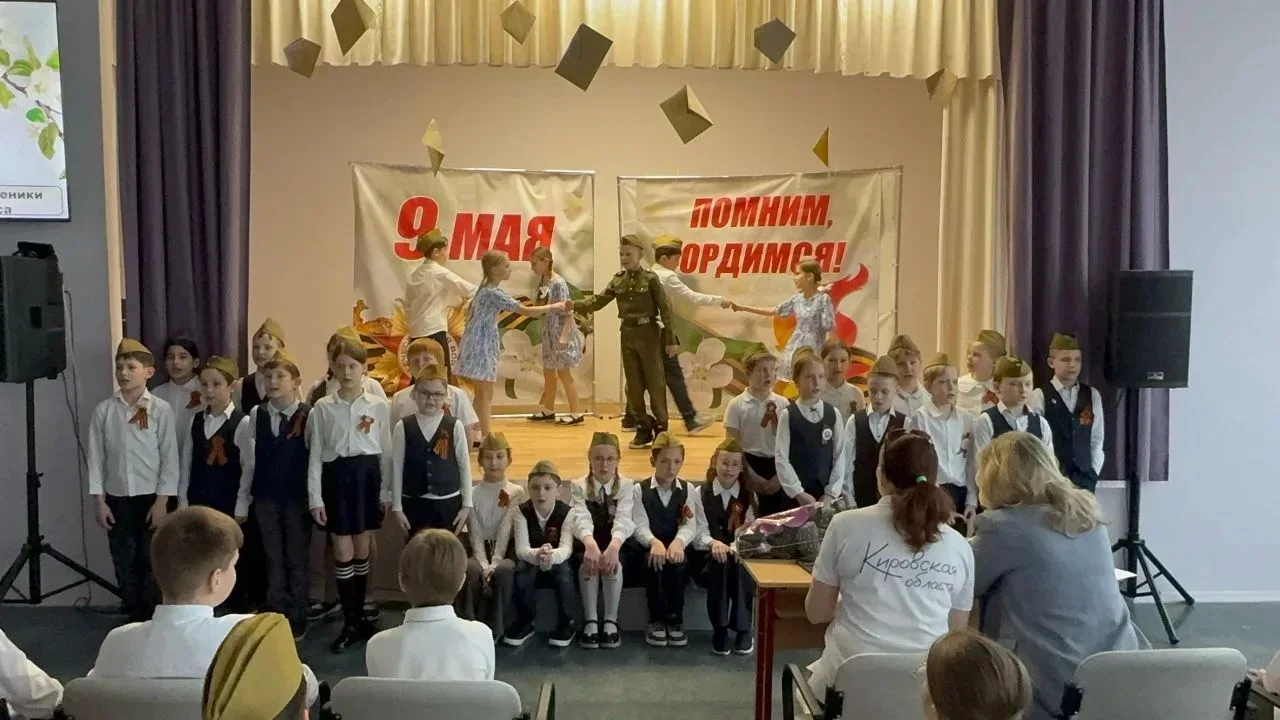 🎶 Фестиваль военных песен: юные голоса памяти и гордости 🎶 В нашей школе прошёл трогательный и вдохн