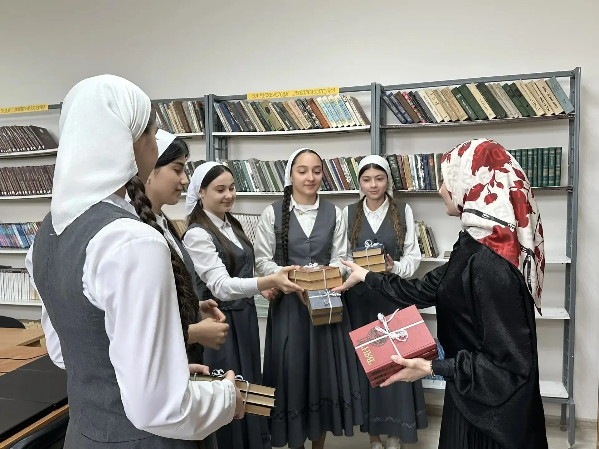 В целях сохранения и пополнения книжного фонда школьных библиотек с 11 по 23 мая проводилась акция «