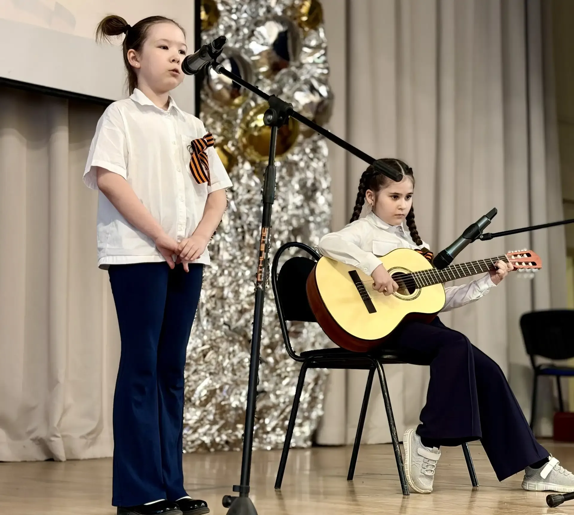 🎖️ В школе прошёл конкурс чтецов «Стихи Победы»!  В честь Дня Победы в нашей школе состоялся традици