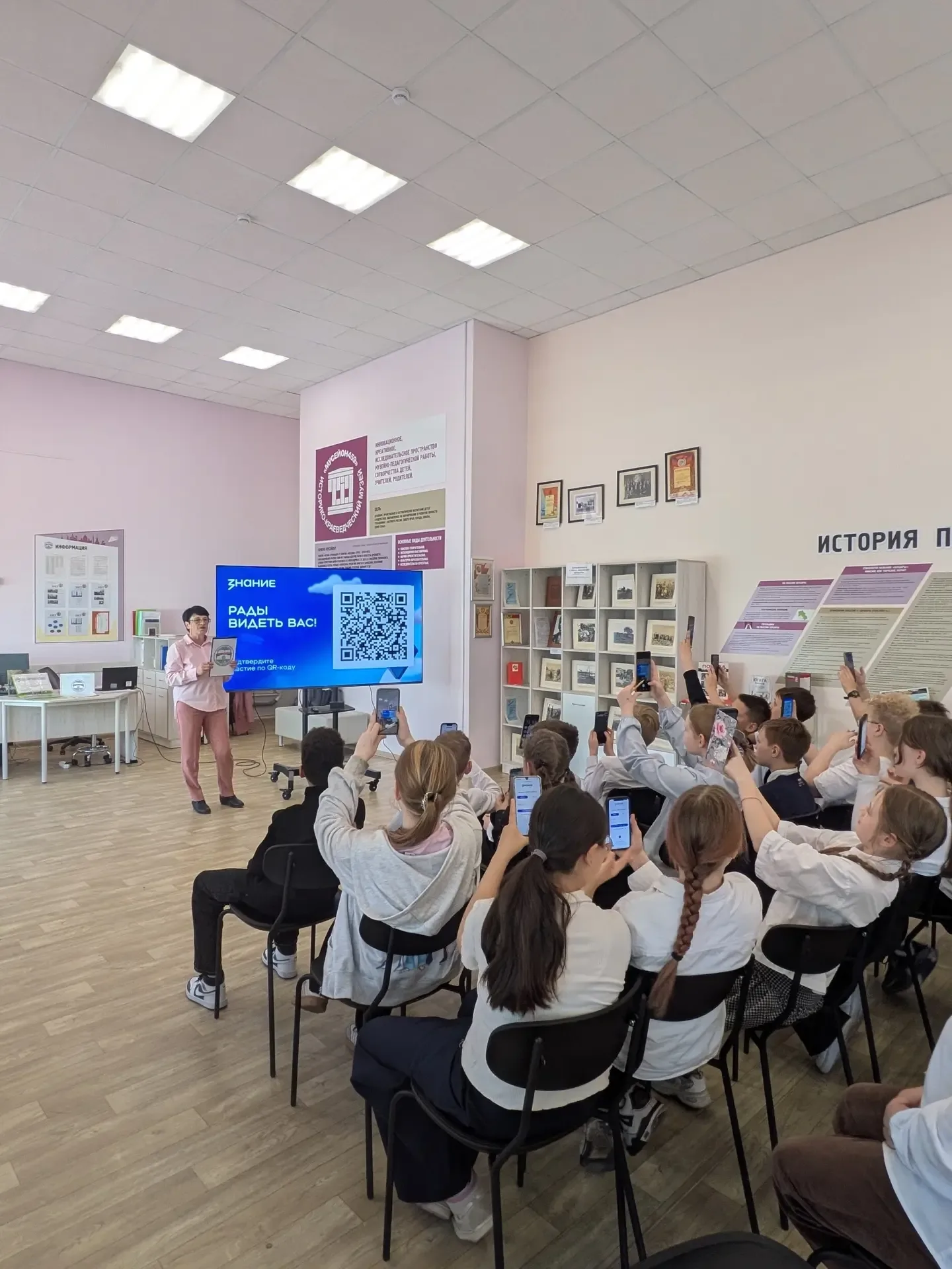 13 мая ученики 5 «А» класса на базе школьного музея приняли участие в викторине «Год единства народо