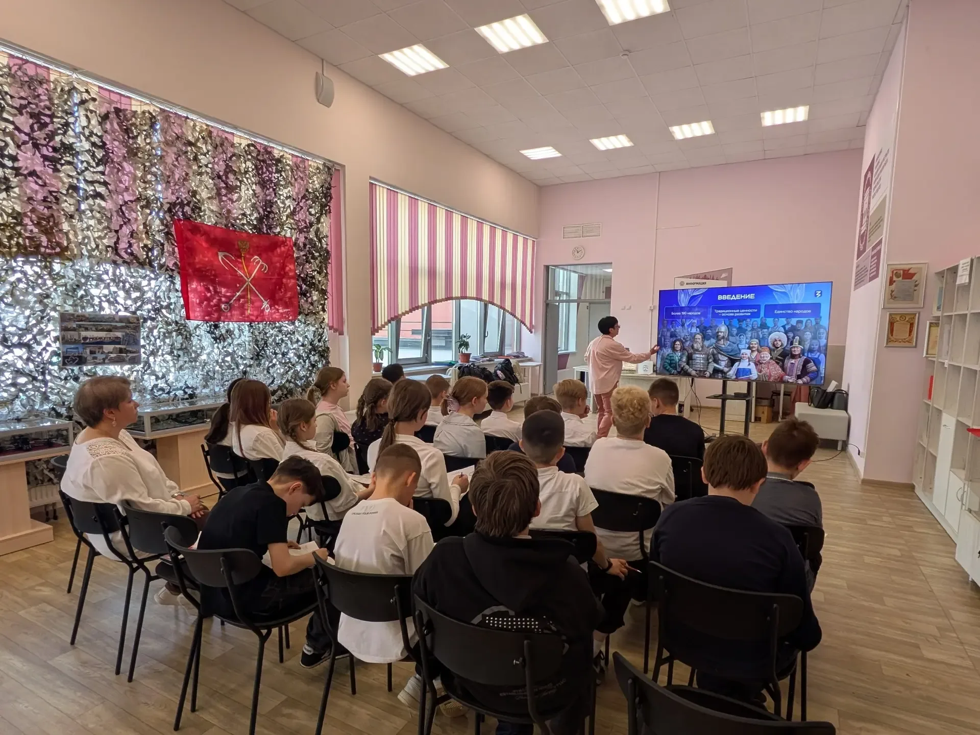 13 мая ученики 5 «А» класса на базе школьного музея приняли участие в викторине «Год единства народо
