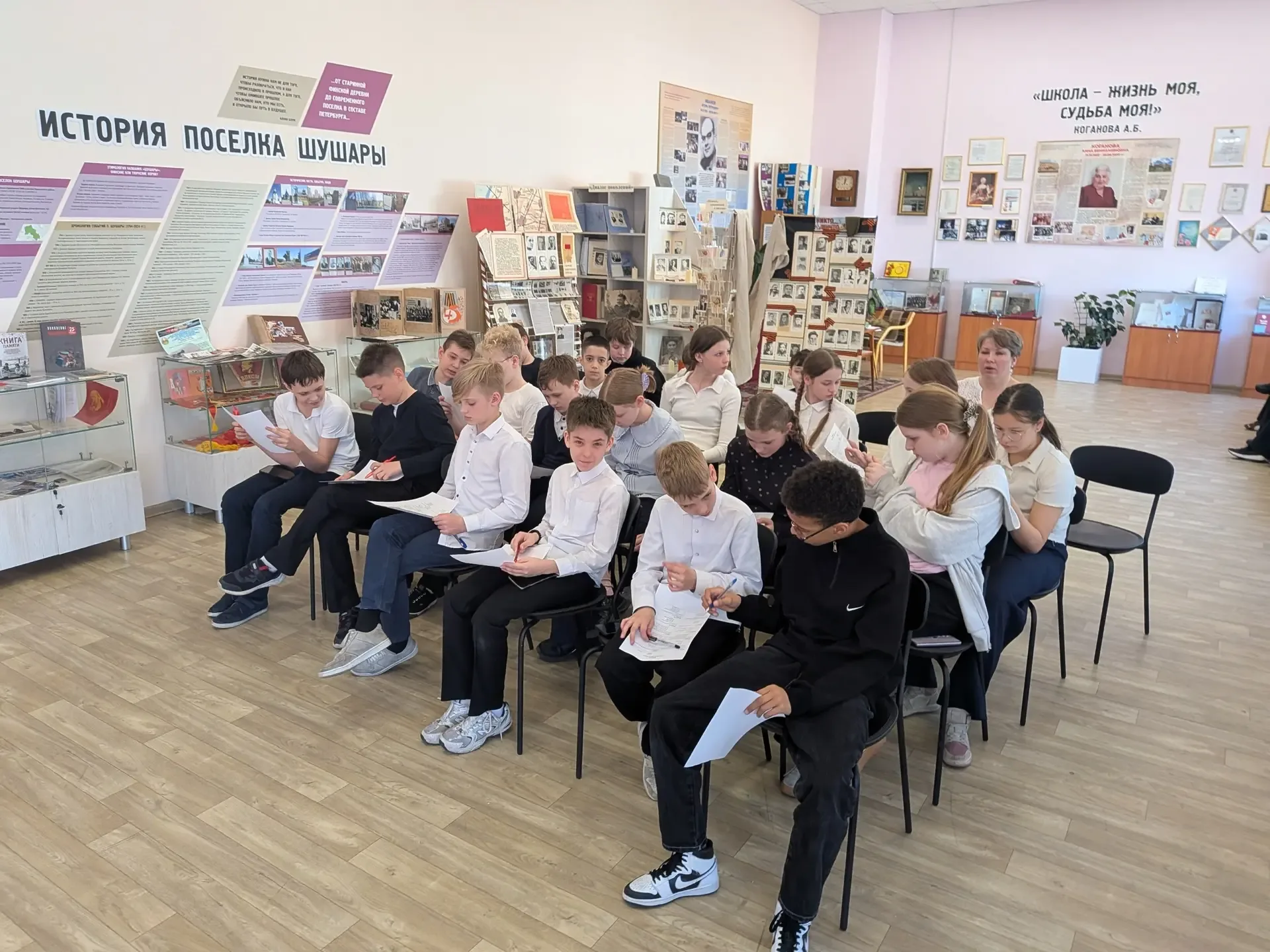 13 мая ученики 5 «А» класса на базе школьного музея приняли участие в викторине «Год единства народо