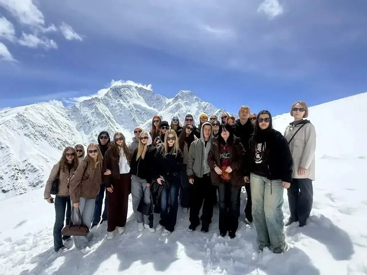 🌄 Поездка десятых классов на Кавказ! 🌄  На прошлой неделе наши десятиклассники отправились в незабыв