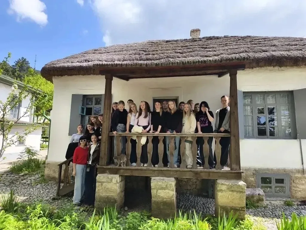 🌄 Поездка десятых классов на Кавказ! 🌄  На прошлой неделе наши десятиклассники отправились в незабыв