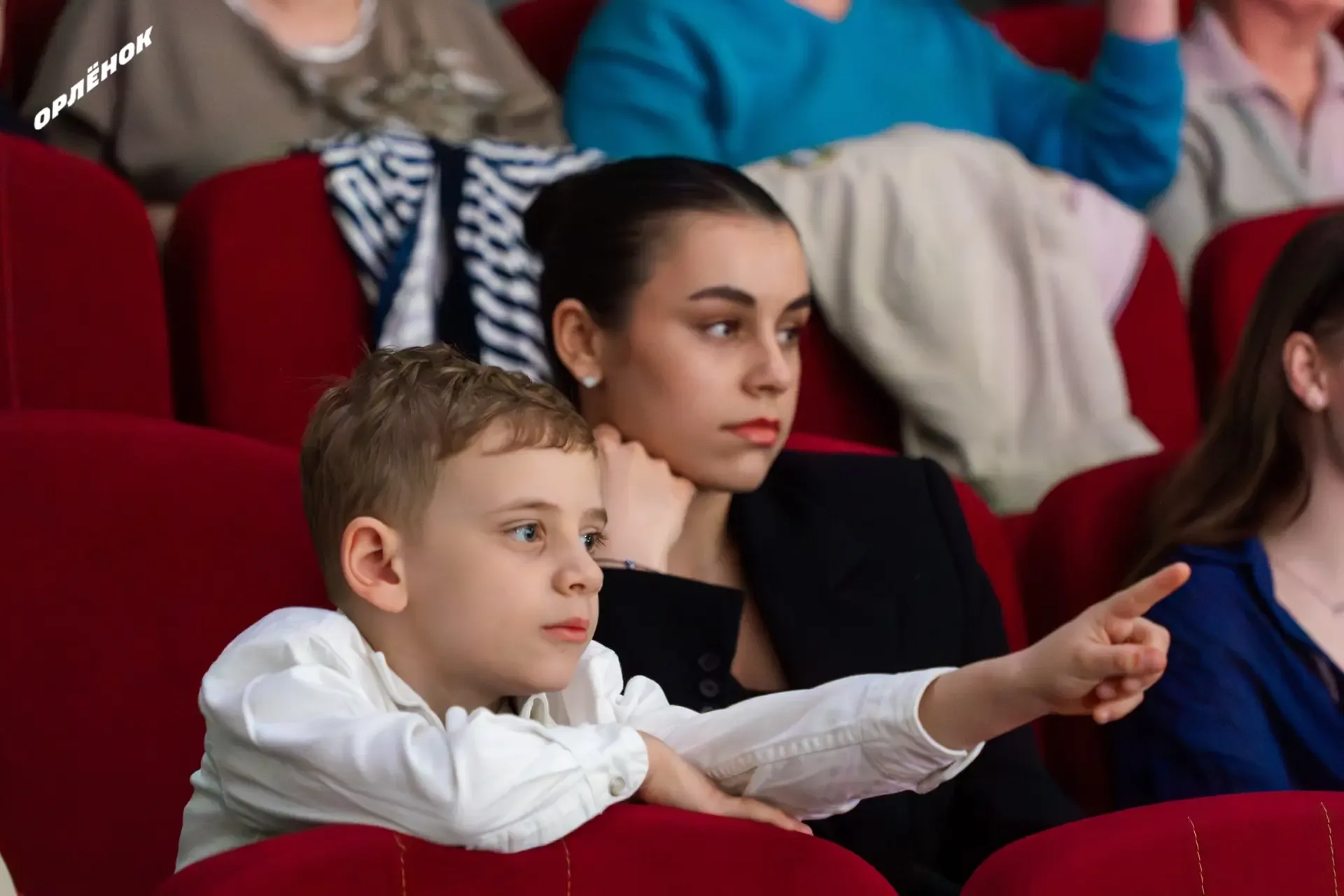 Им салютует шум прибоя 🌊  На сцене «Орлёнка» встретились талант, труд и большая любовь. Образцовый а