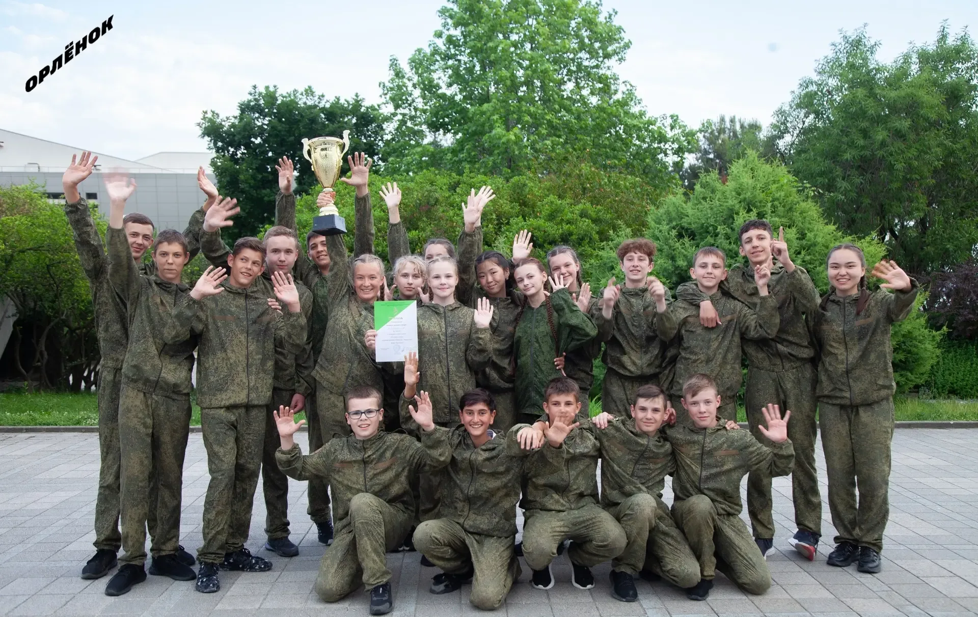 🫡 54 года в строю!  Сегодня мы поздравляем детскую пограничную заставу «Дозорная» и взвод вожатых Ру