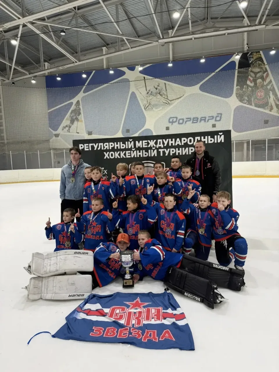 🏒 Наши юные чемпионы! 🥇Мы гордимся успехами ученика 3 «Г» класса — Амира Гязова! В составе хоккейной