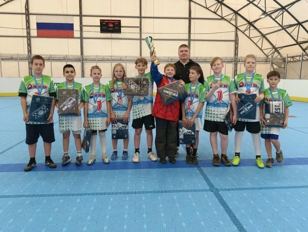 🏆 Серебро Первенства Тульской области по флорболу!  Команда «Олимпионики» нашего школьного спортивно