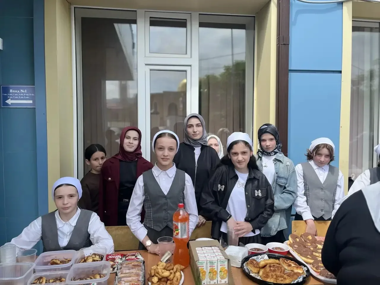 В МБОУ «СОШ № 1 с. Алхазурово им. А. Сулейманова» была проведена весенняя ярмарка. Мероприятие стало