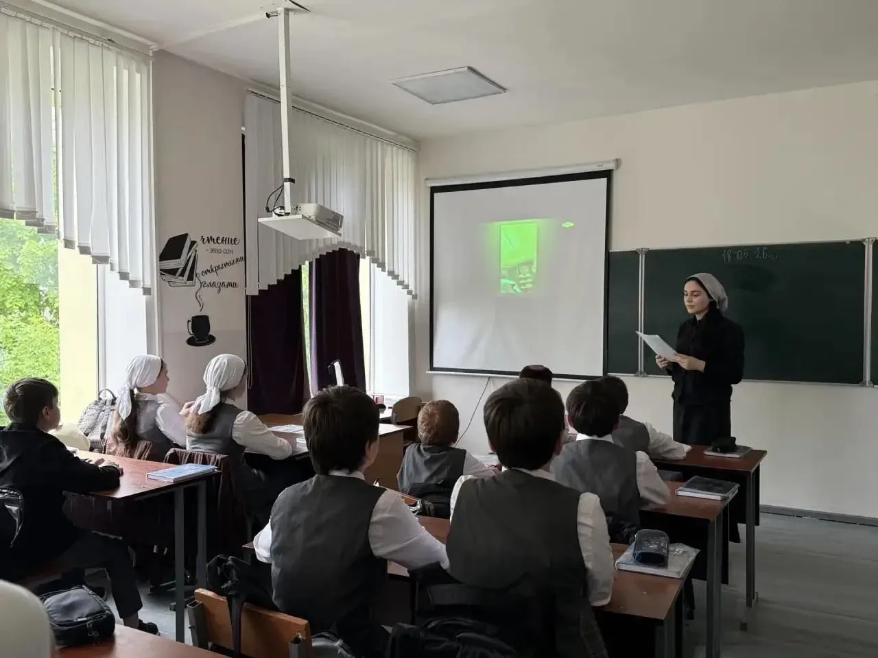 В  МБОУ "СОШ 1 с Алхазурово   им. А. Сулейманова"систематически  проводятся уроки мужества , посвяще