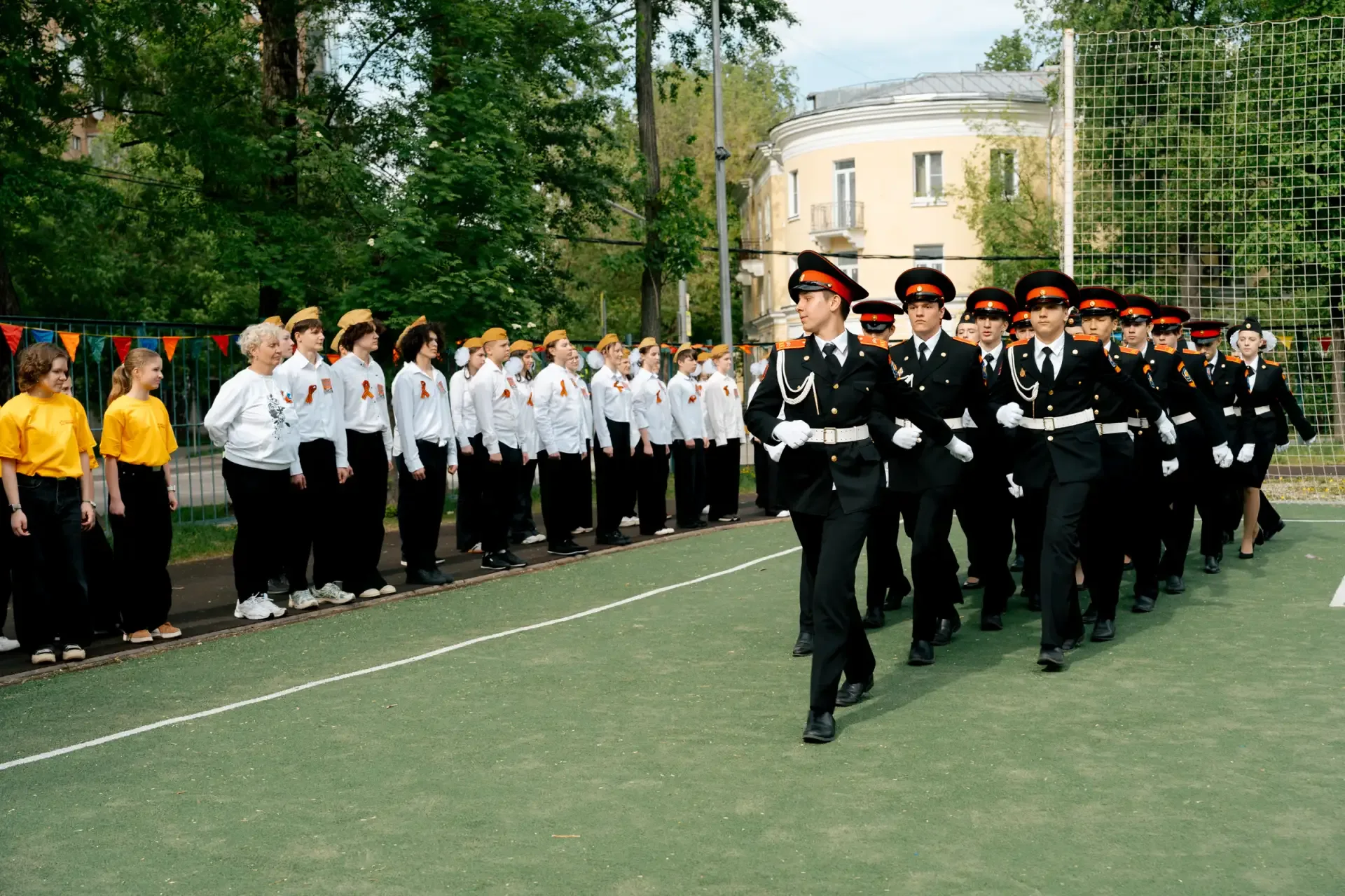 На площадке корпуса «Вектор» впервые прошёл конкурс «Смотр строя и песни» среди команд образовательн