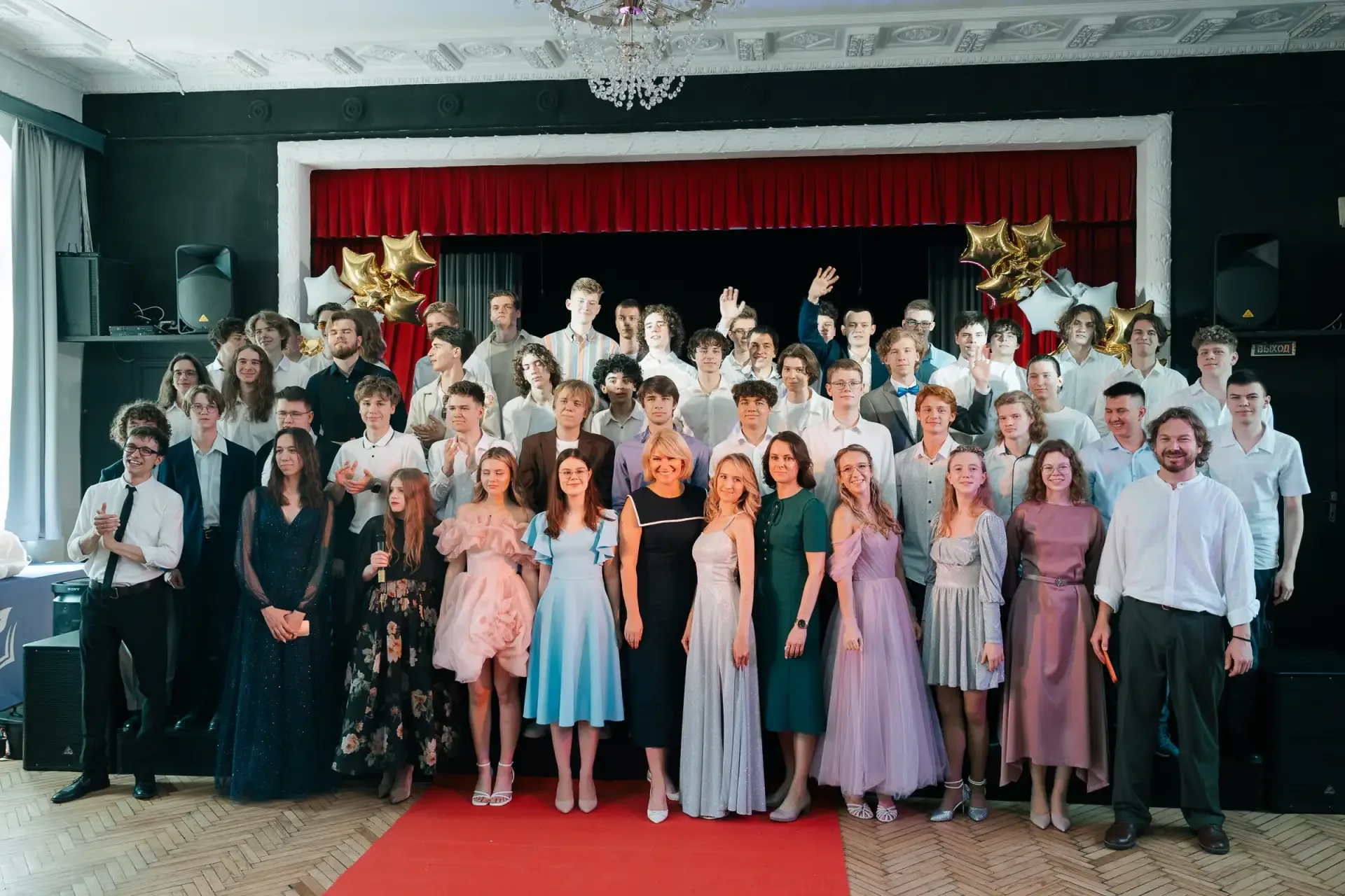 🎓 11 ЛЕТ В ОДНОМ МГНОВЕНИИ  Вчера для учеников корпуса «Факультет» и «ФМО» прозвенел последний звоно