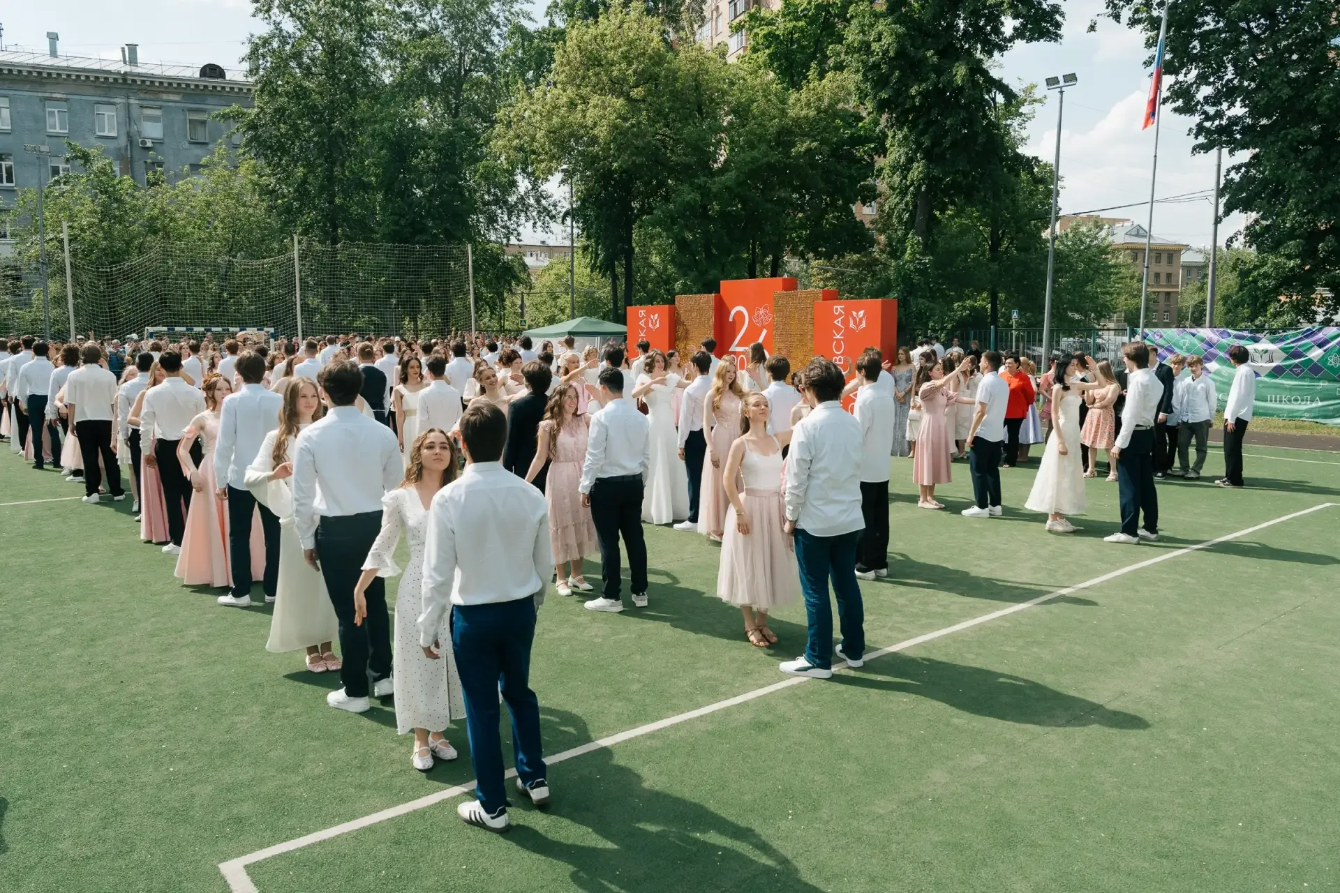 🎓 11 ЛЕТ В ОДНОМ МГНОВЕНИИ  Вчера для учеников корпуса «Факультет» и «ФМО» прозвенел последний звоно