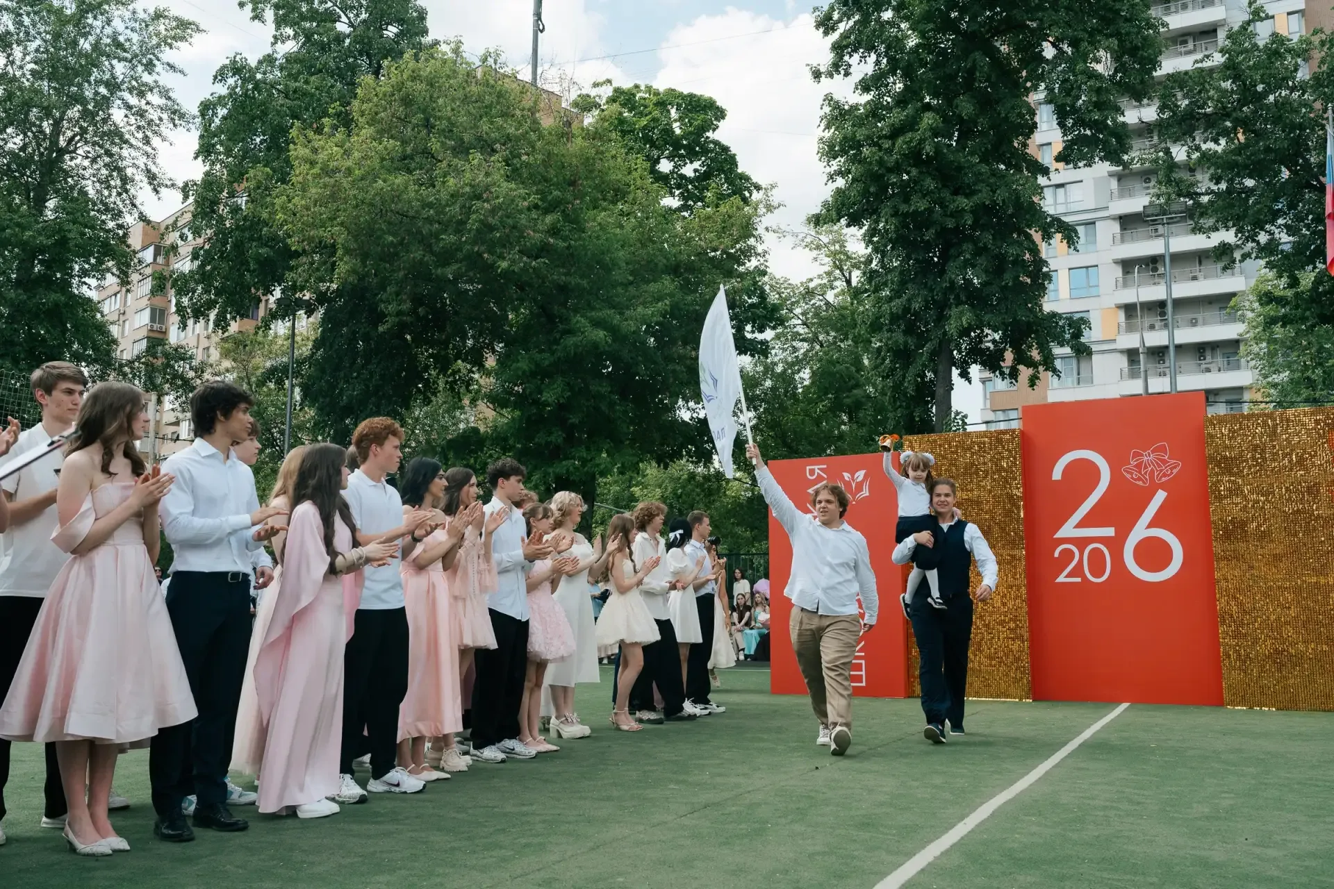 🎓 11 ЛЕТ В ОДНОМ МГНОВЕНИИ  Вчера для учеников корпуса «Факультет» и «ФМО» прозвенел последний звоно