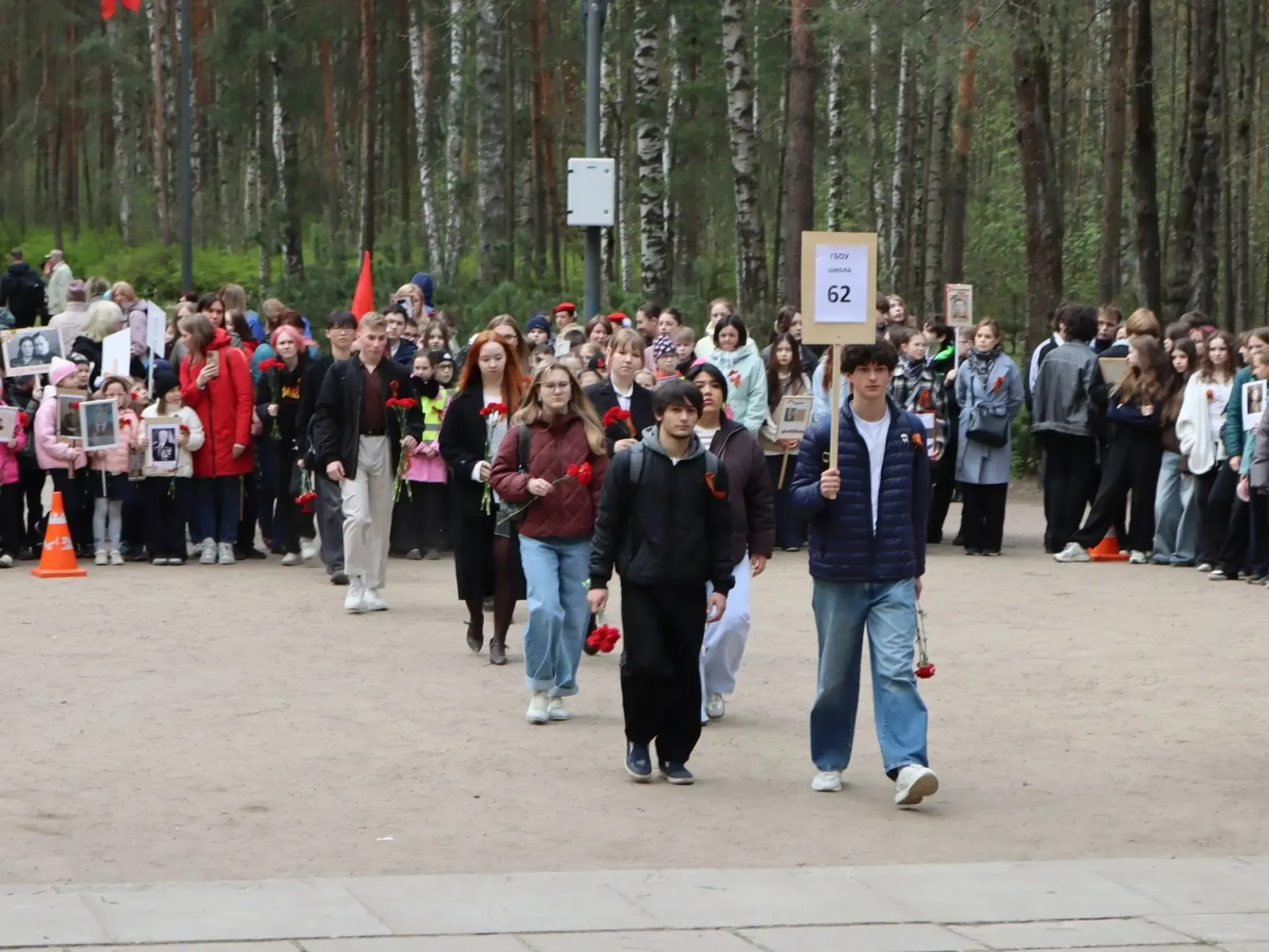 «Памяти павших будьте достойны»  7 мая в лесопарке Сосновка наши учащиеся 11 класса приняли участие 