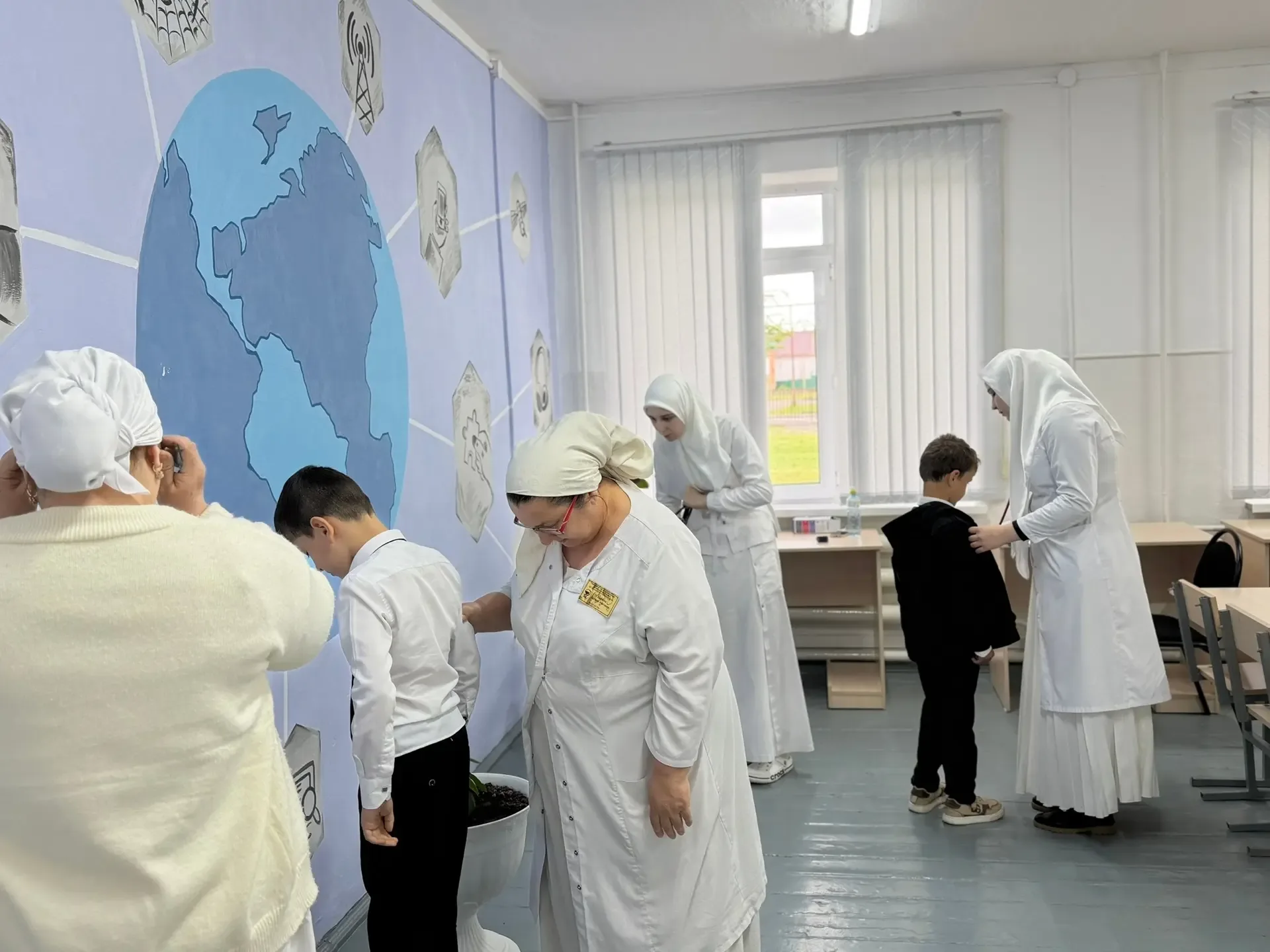 🩺 В нашей школе прошла важная медицинская комиссия! 🩺 Ученики прошли осмотр у врачей, что позволит с