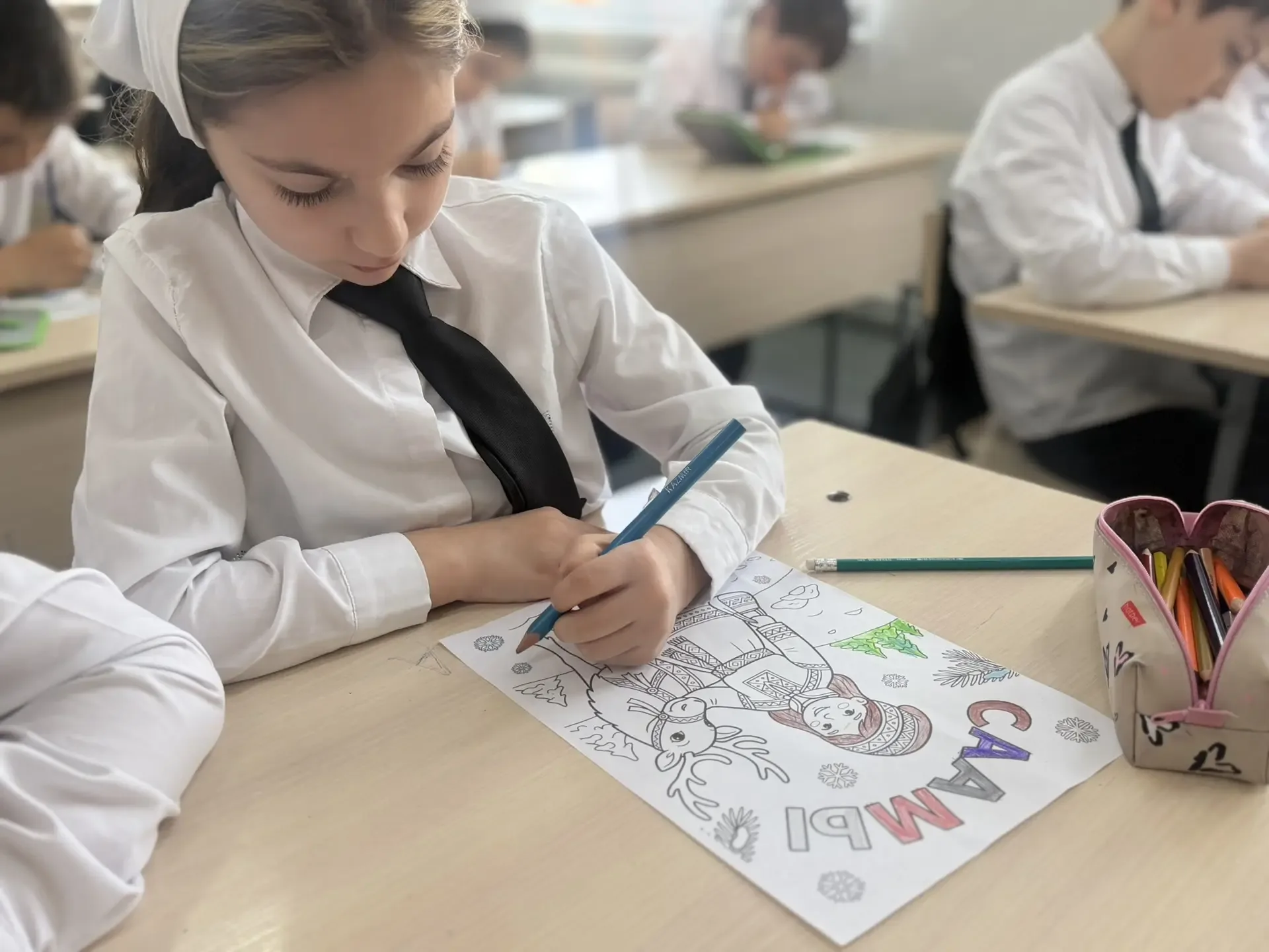 🌿 В нашей школе прошли увлекательные классные часы, посвящённые Дню коренных малочисленных народов Р