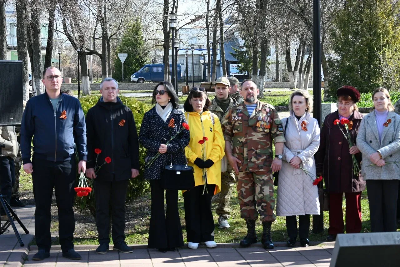 Сегодня в Парке Победы состоялось торжественное мероприятие с возложением цветов и венков к Вечному 