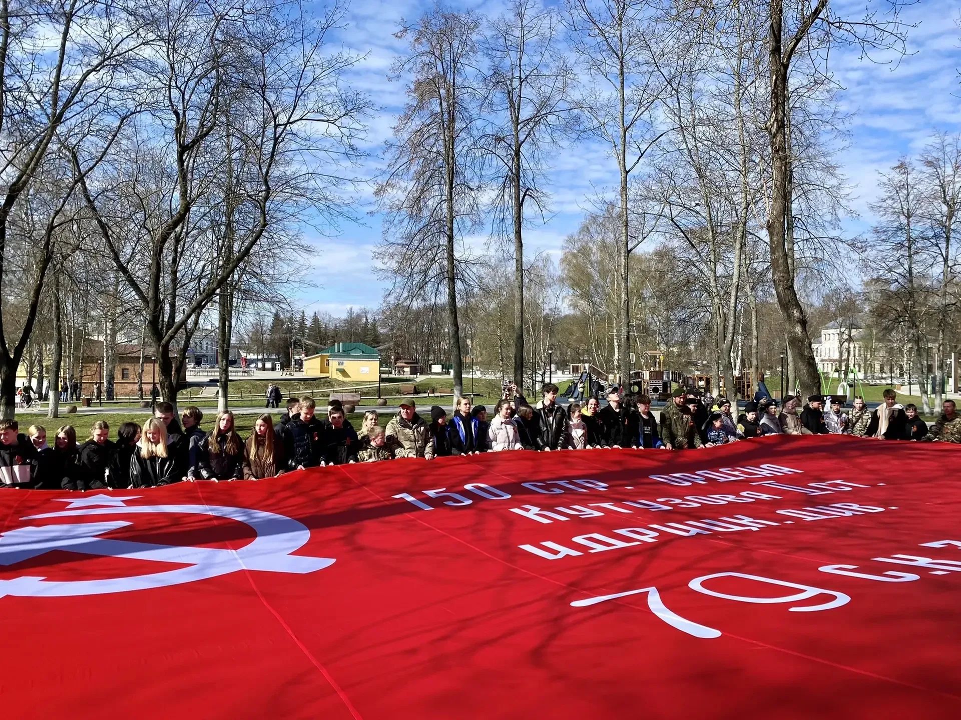Сегодня в Парке Победы состоялось торжественное мероприятие с возложением цветов и венков к Вечному 