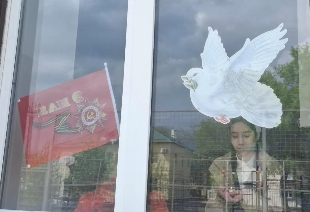 В ДЮЦ состоялась акция «Окна Победы», проведённая в рамках плана мероприятий Департамента образовани