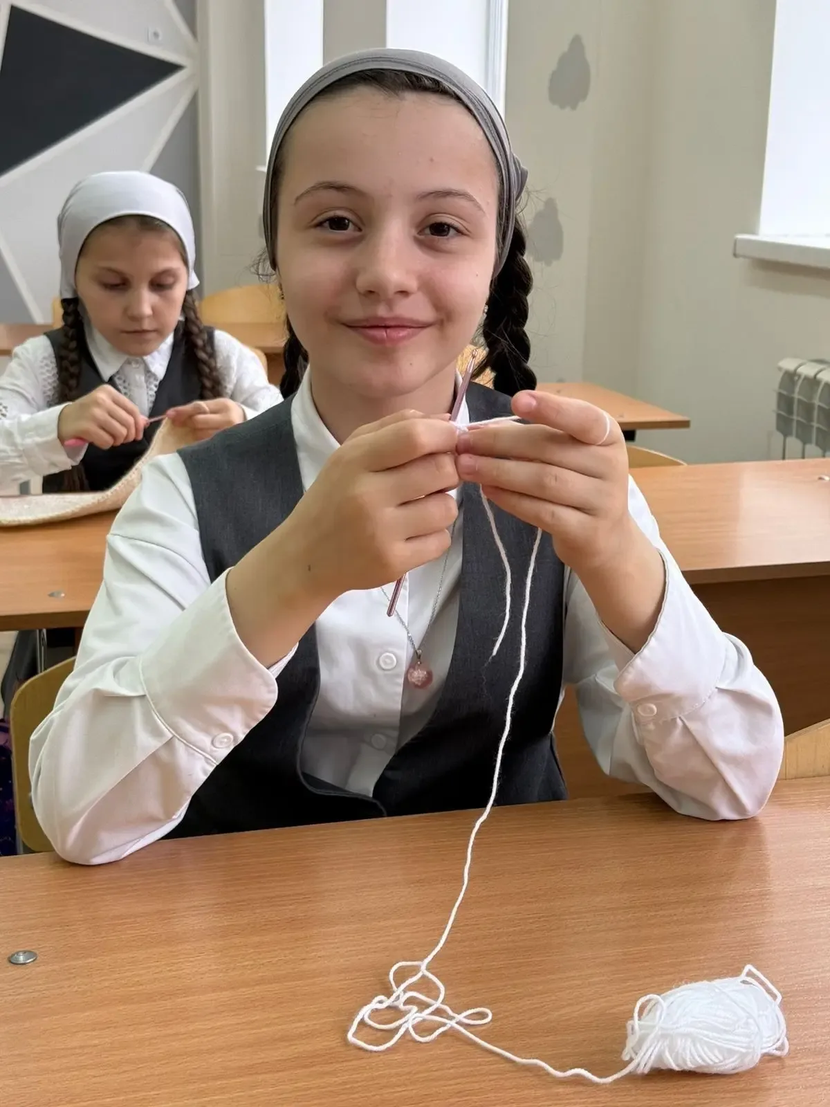 Сегодня на кружке «Мозайка» прошло очередное занятие. Темой встречи стало свободное творчество: кажд