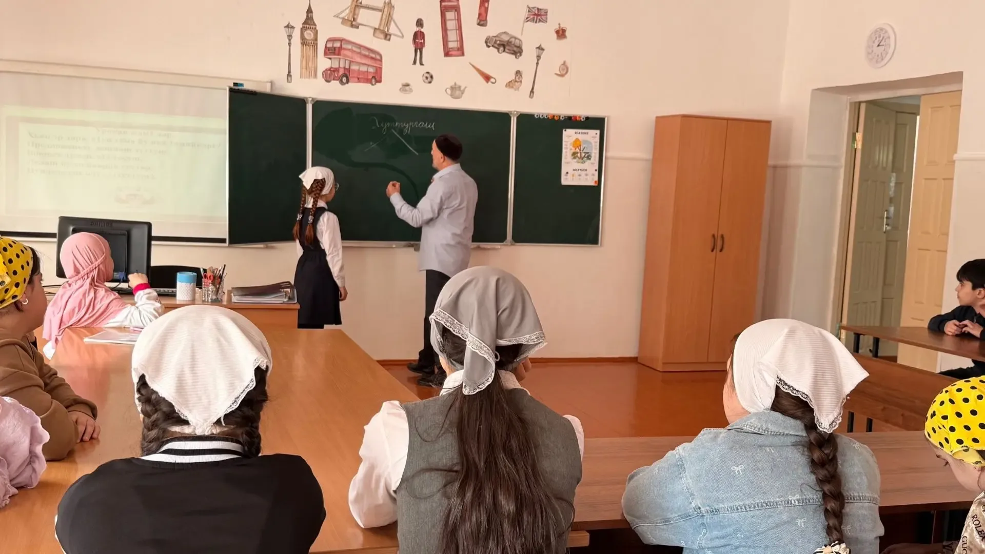 Сегодня в ДЮЦ состоялась познавательная викторина на знание чеченского языка «Ненан мотт — сан дозал