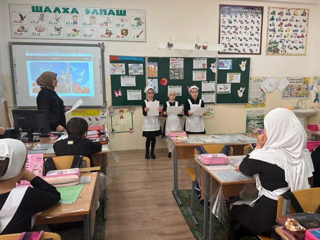 Весеннее настроение и праздник труда! 🌷 Сегодня в нашей школе МБОУ «СОШ №5 с. Гехи» в преддверии 1 М