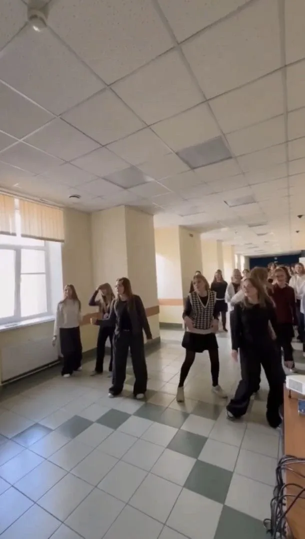Продолжаем праздновать день рождения родной школы.  30 апреля на Егорова прошло под девизом танцуй н