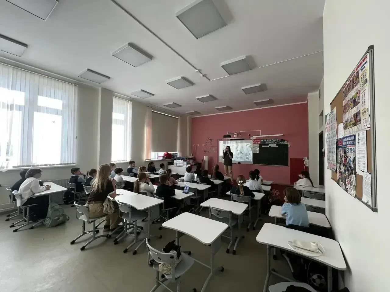 Сегодня ученики 2 «Г» класса приняли участие в тренинге «Чужие взрослые» от школы безопасности Екате