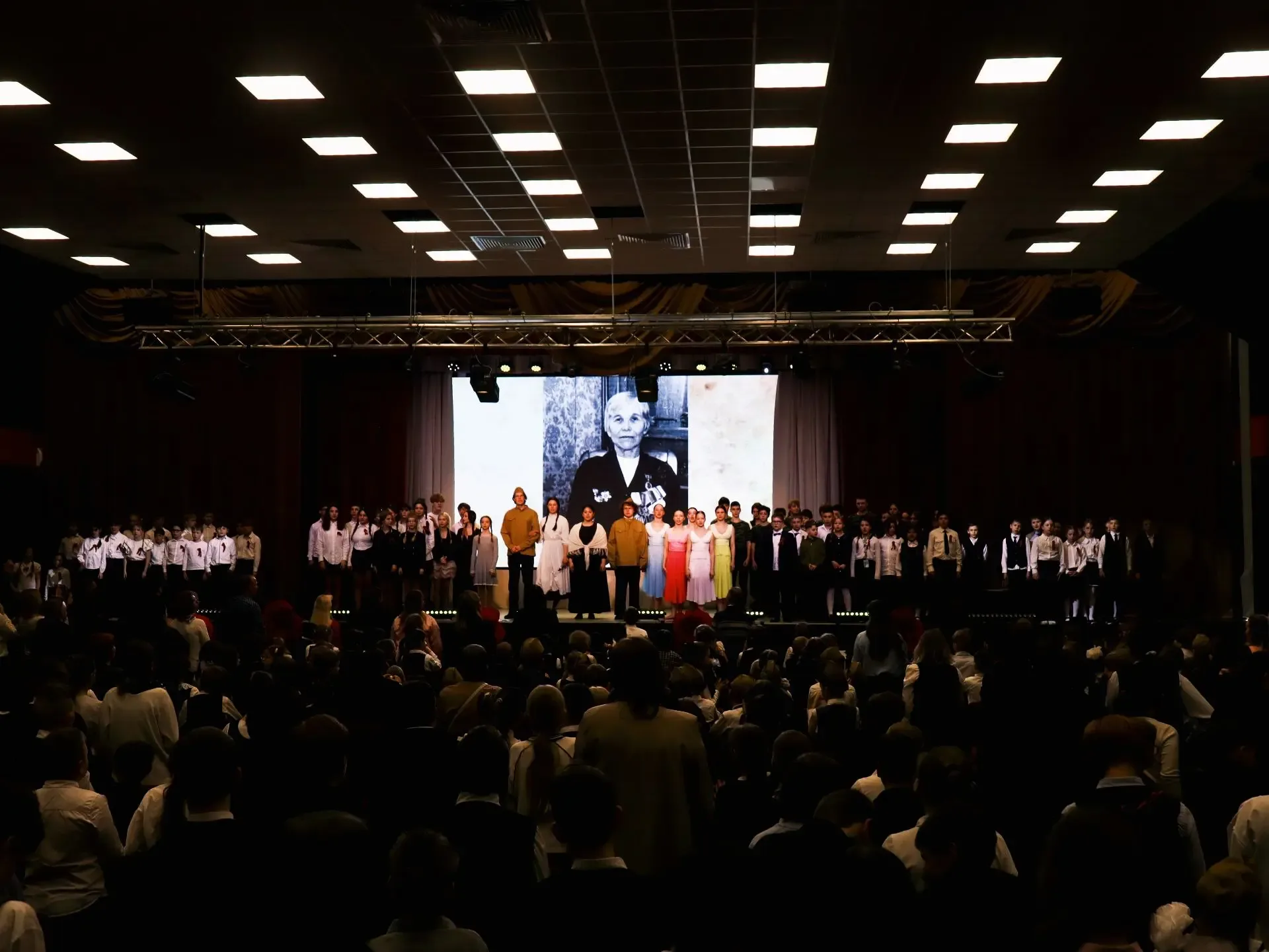 Поздравляем всех с Днём Победы! Этот день навсегда останется символом мужества, героизма и несокруши