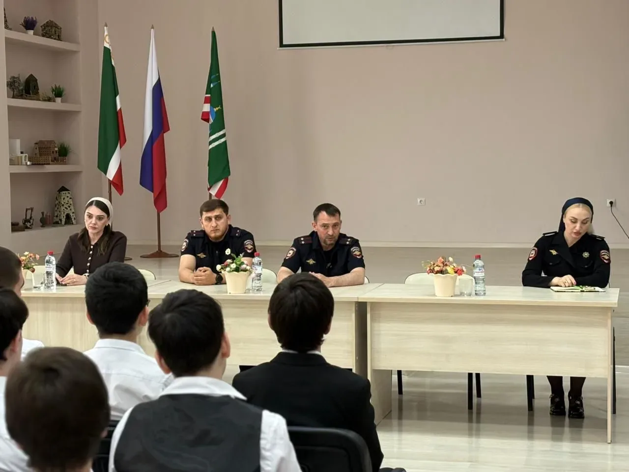 В МБОУ «Гимназия № 4» г. Грозного состоялась профилактическая беседа с участием начальника ОПДН ОП-3