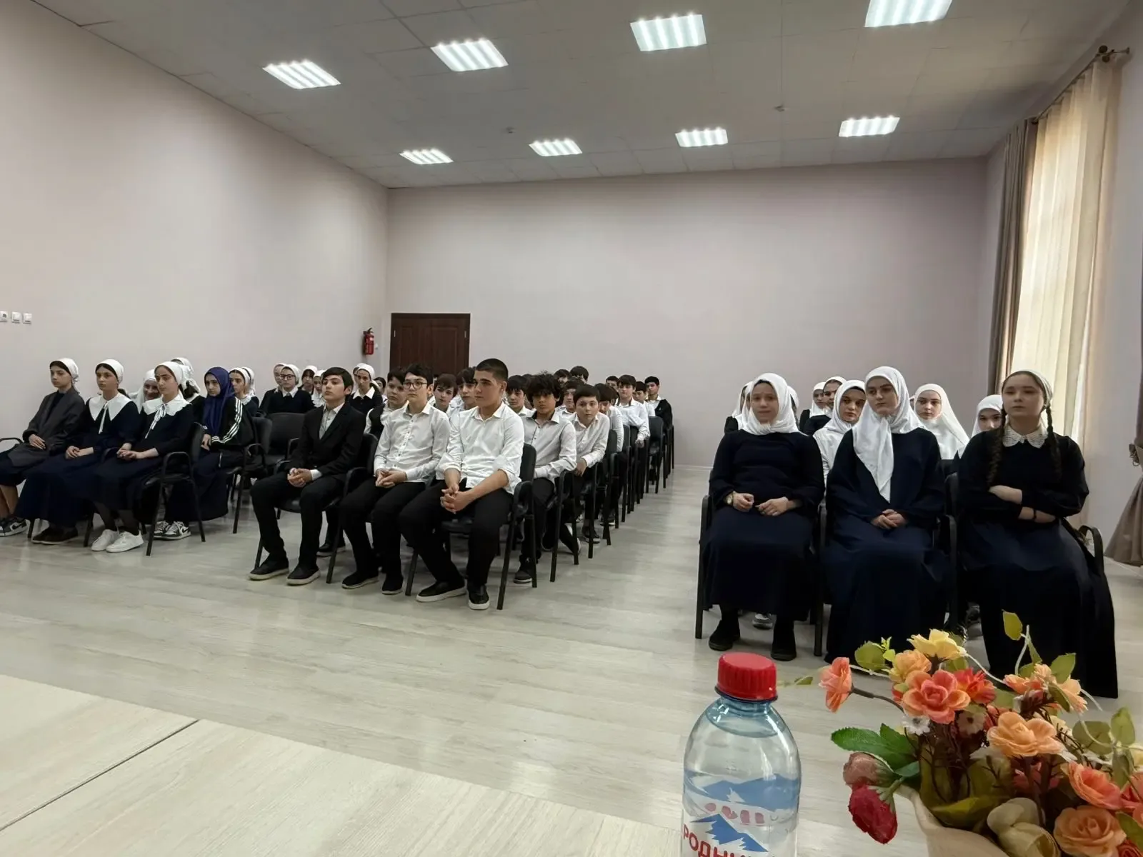 В МБОУ «Гимназия № 4» г. Грозного состоялась профилактическая беседа с участием начальника ОПДН ОП-3