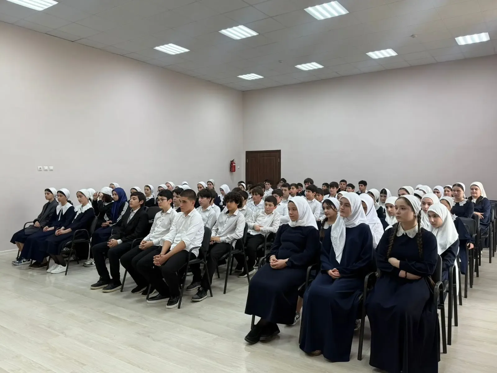 В МБОУ «Гимназия № 4» г. Грозного состоялась профилактическая беседа с участием начальника ОПДН ОП-3