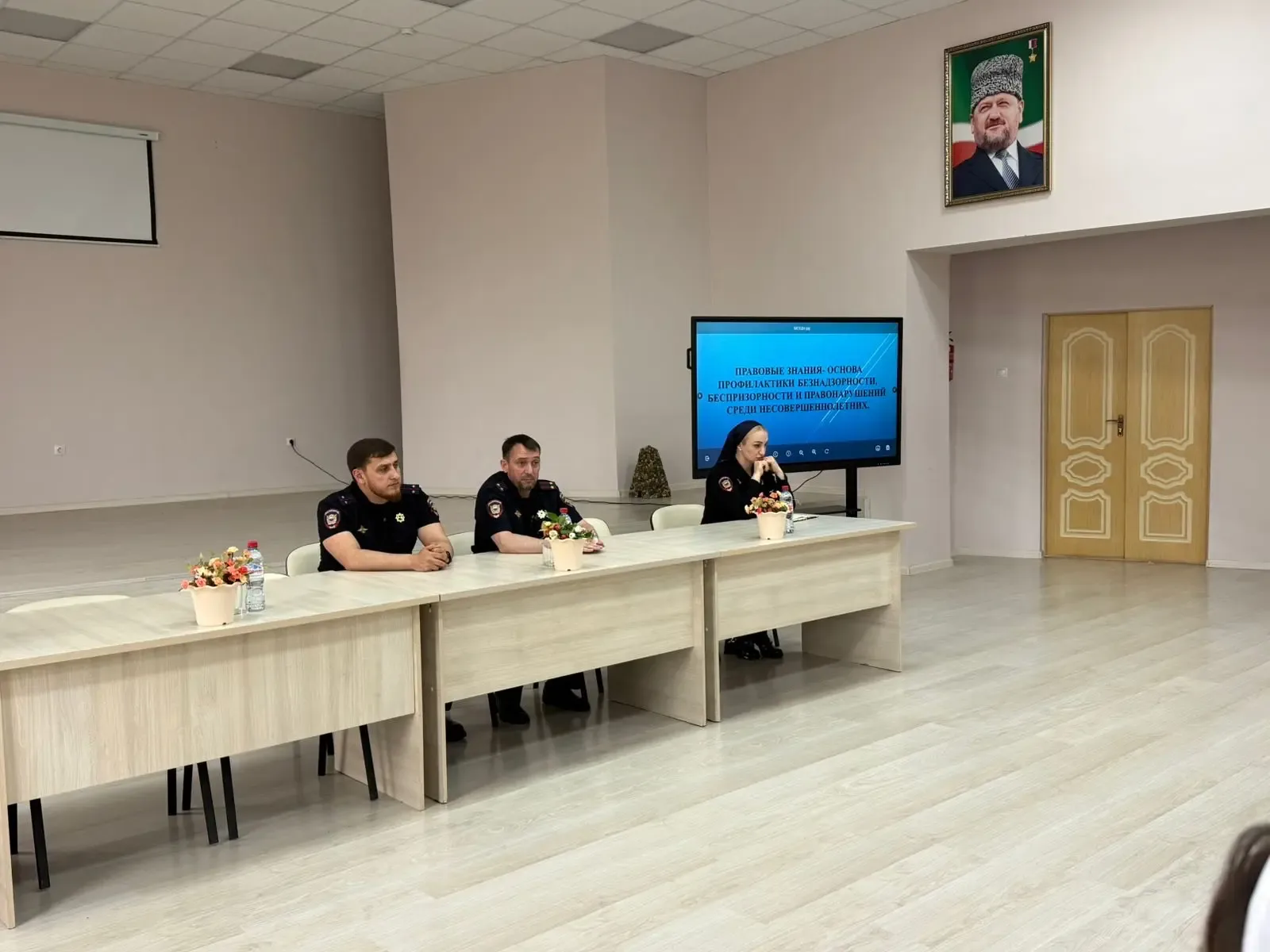 В МБОУ «Гимназия № 4» г. Грозного состоялась профилактическая беседа с участием начальника ОПДН ОП-3