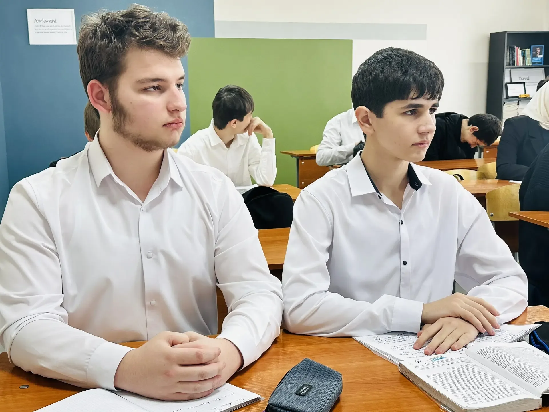 В МБОУ «Гимназия № 4» г. Грозного прошёл классный час «Урок мужества» в 9 «Б» классе на тему «Сила д
