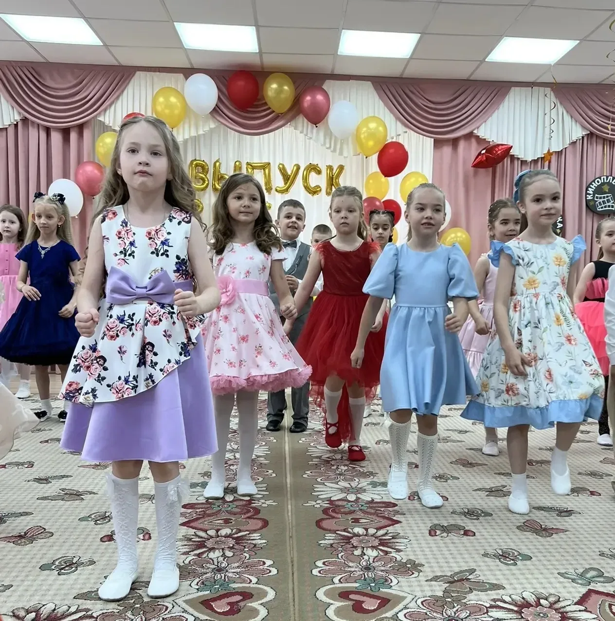 🎉 Выпускной в подготовительной группе №28 «Ласточки» ДО 21/2 🎉  21 мая на съёмочную площадку киноака