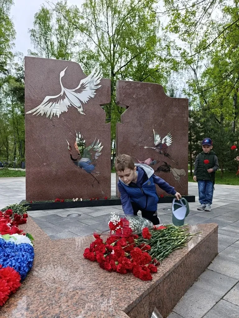 В преддверии Дня Победы воспитанники подготовительной группы "Ласточки" ДО 21/2 приняли участие в тр