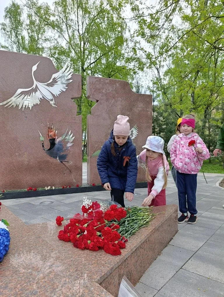 В преддверии Дня Победы воспитанники подготовительной группы "Ласточки" ДО 21/2 приняли участие в тр