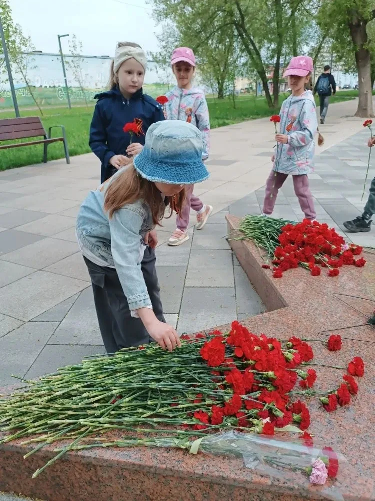 В преддверии Дня Победы воспитанники подготовительной группы "Ласточки" ДО 21/2 приняли участие в тр