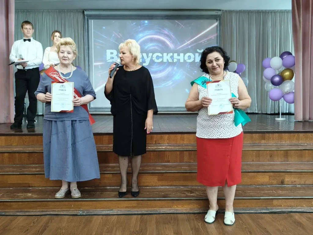 🔔4д и 4е попрощались с начальной школой!   Выпускной 4-х классов.   🥳Поздравляем наших учеников и их