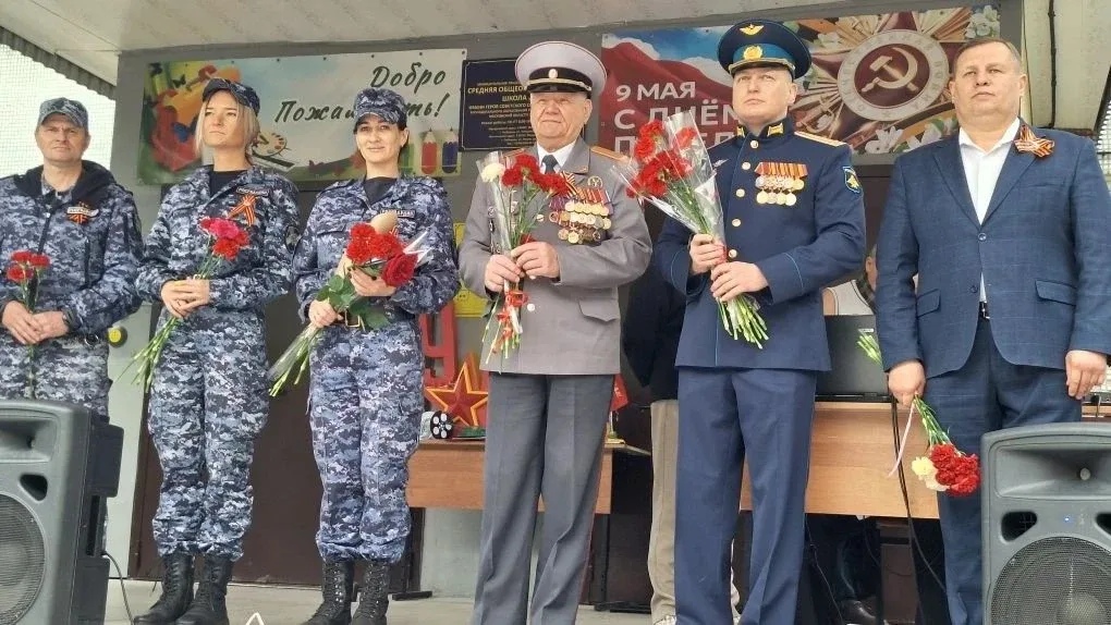В преддверии всенародного праздника День Победы, по многолетней традиции, около памятника, погибшим 