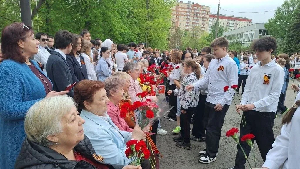 В преддверии всенародного праздника День Победы, по многолетней традиции, около памятника, погибшим 