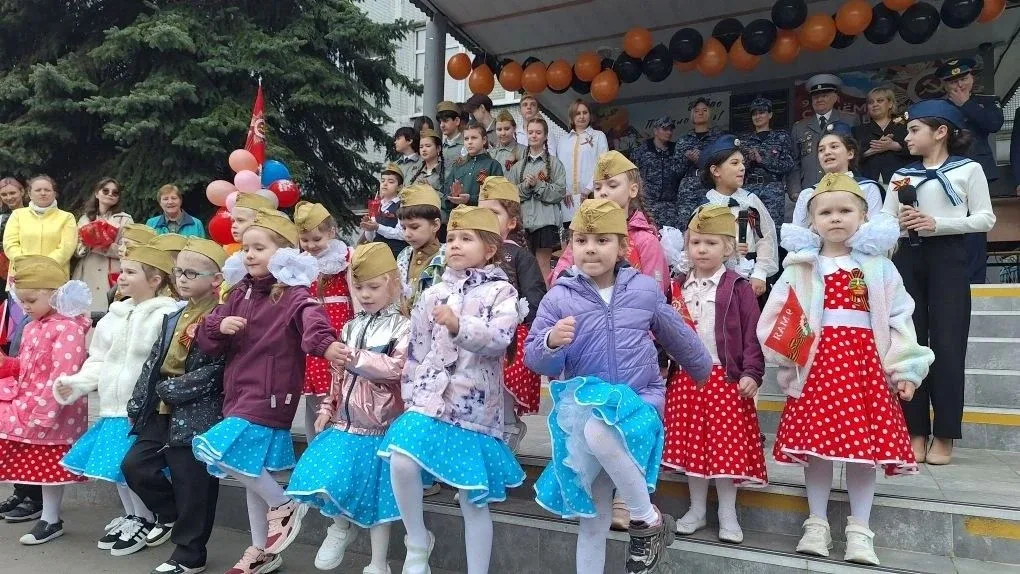 В преддверии всенародного праздника День Победы, по многолетней традиции, около памятника, погибшим 