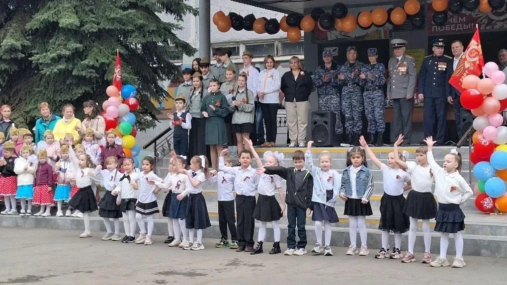 В преддверии всенародного праздника День Победы, по многолетней традиции, около памятника, погибшим 