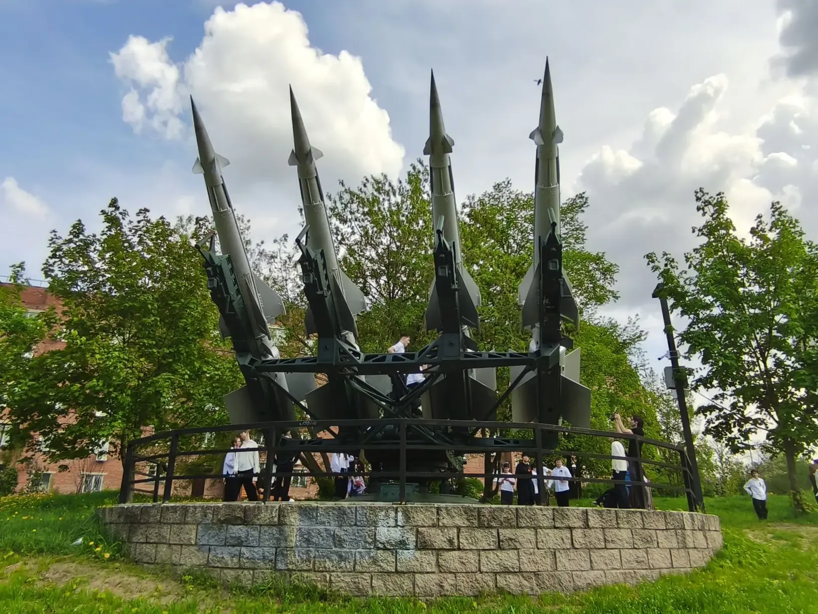 Сегодня 14 мая обучающиеся 5-аа, 5-вв, 6-б и 7-вв классов побывали на экскурсии по городам Люберцы и