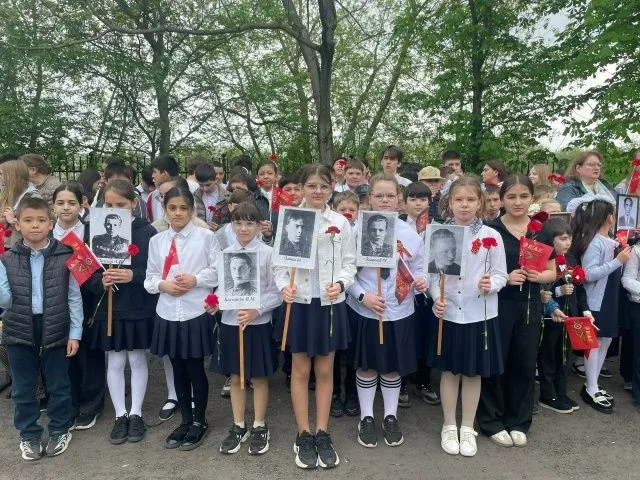 Бессмертный полк» — живая связь поколений. Сегодня 08 мая 2026 года на территории нашей школы прошла