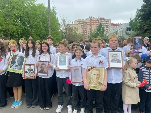 Бессмертный полк» — живая связь поколений. Сегодня 08 мая 2026 года на территории нашей школы прошла